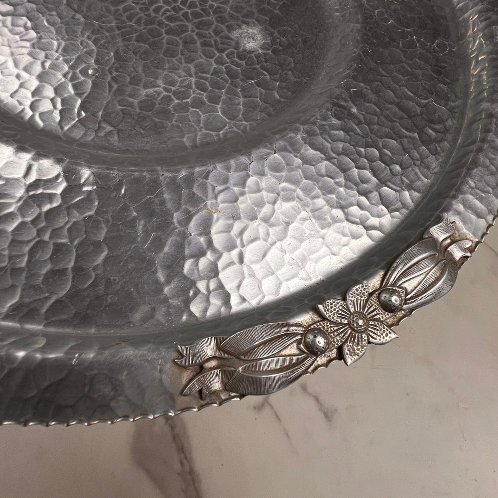 Vintage Hammered Aluminum Footed Serving Tray Silver Tulip Floral Scalloped 14.5 - Picture 9 of 16